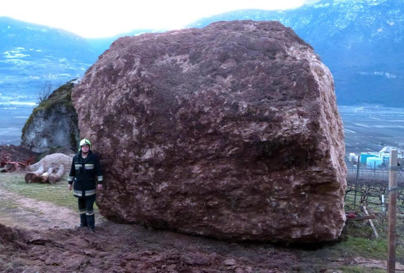 Illustration for article titled Giant boulder destroys building in Italy, another one misses by inches
